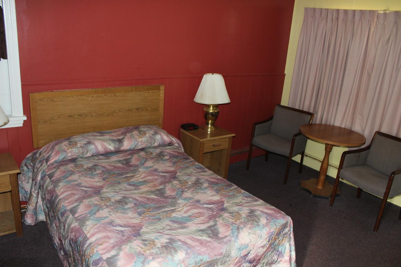 Crest Motel Bartlett Экстерьер фото