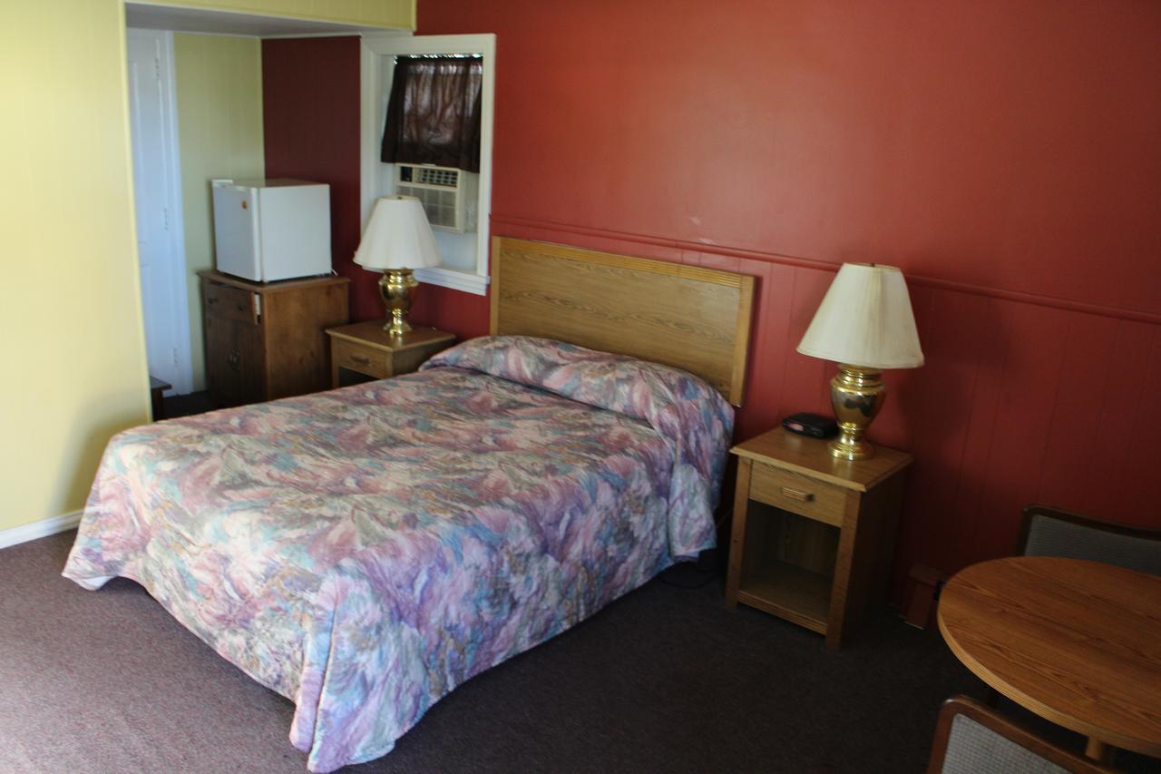 Crest Motel Bartlett Экстерьер фото
