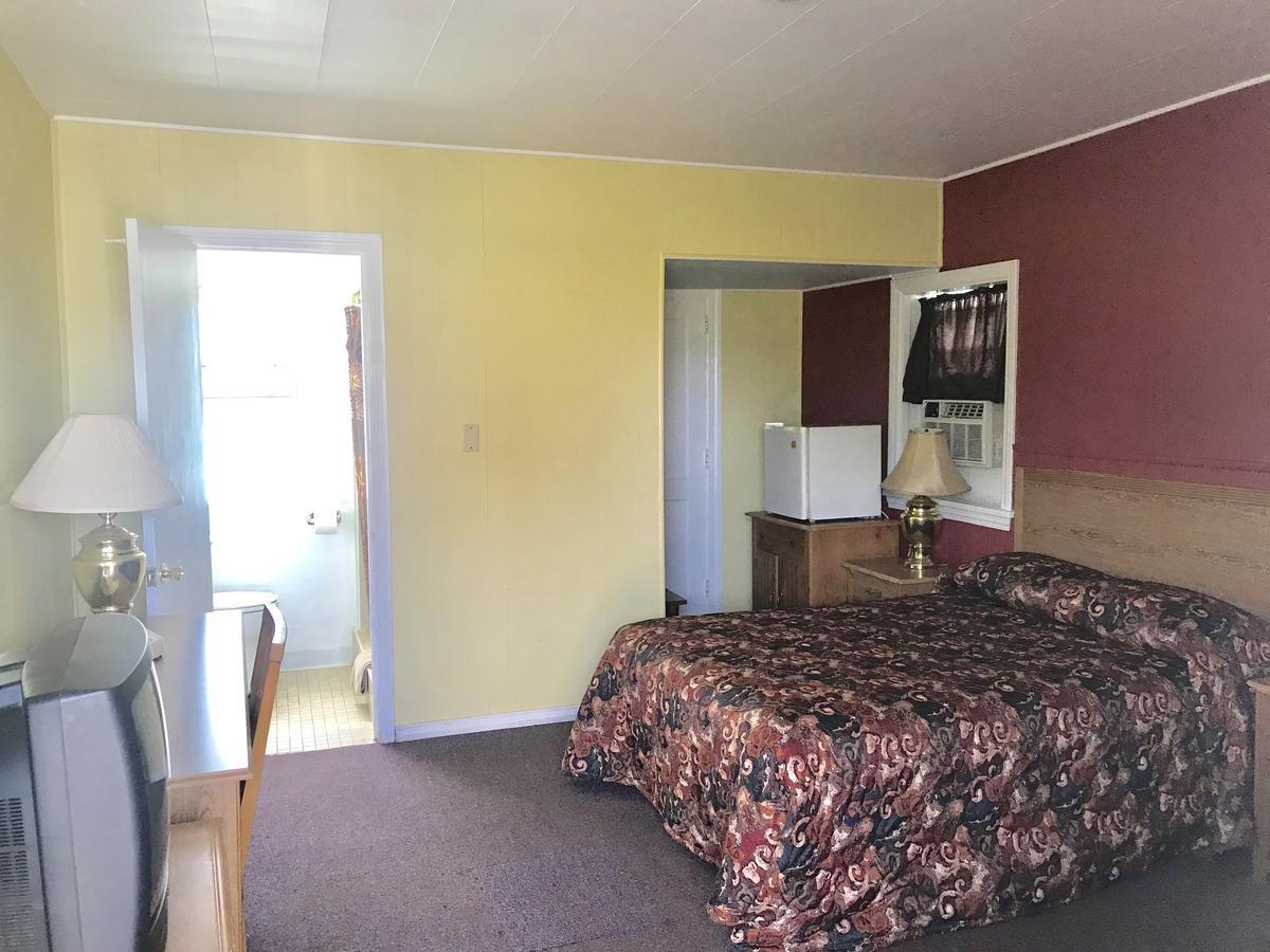 Crest Motel Bartlett Экстерьер фото